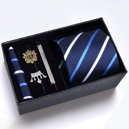 Accesorii Majestuoase: Cravată din Mătase cu Coroană Regală, Batistă și Ac de Cravată