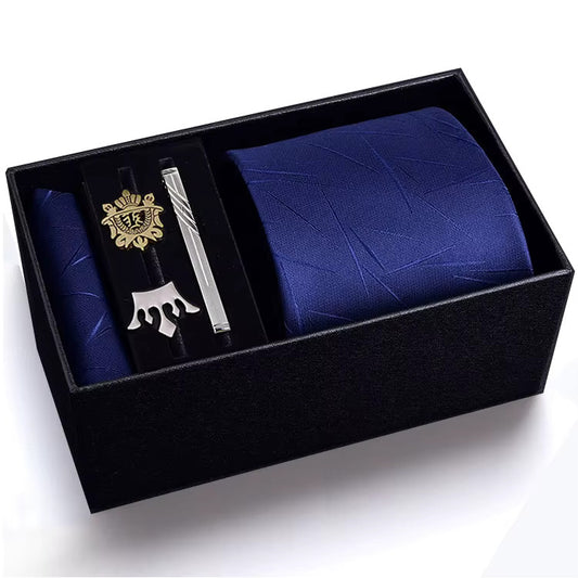 Set Elegant din Mătase Bleumarin cu Pin Regal – Ideal pentru Evenimente Formale