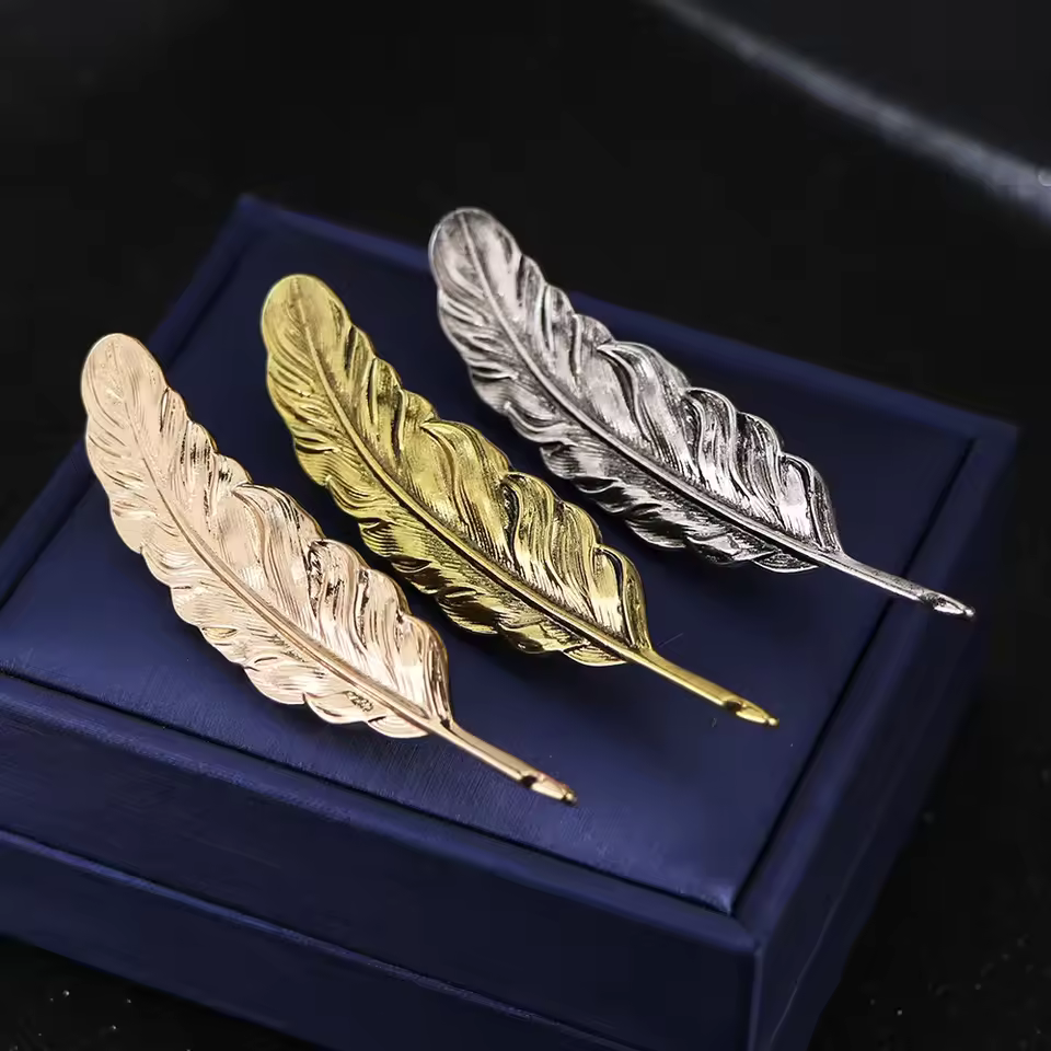 Pin Eris Silver