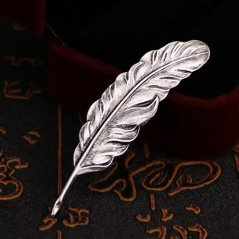 Pin Eris Silver